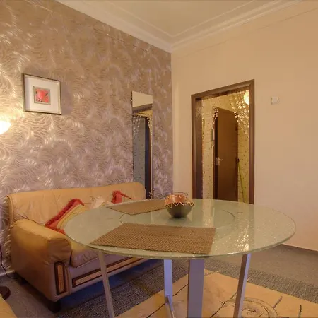One-bedroom Nezavisimosti 33 Apartment *