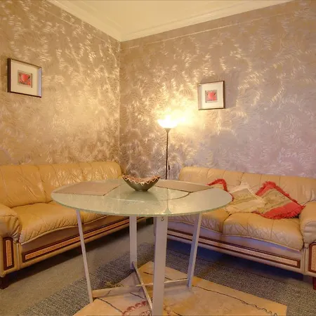 One-bedroom Nezavisimosti 33